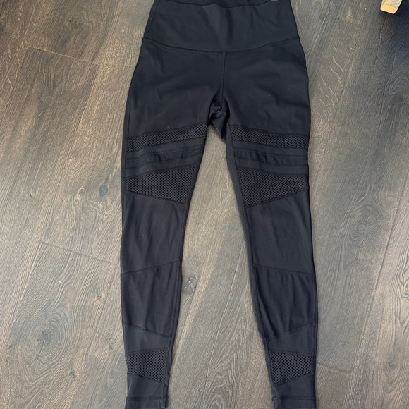 Women’s Lululemon Black Mesh Panel Leggings Size 8 Wonder Under inseam 28 - Picture 6 of 9